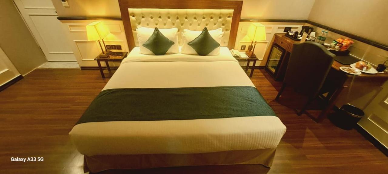 Nambiar Club Bellezea Hotel Kammasandra Buitenkant foto
